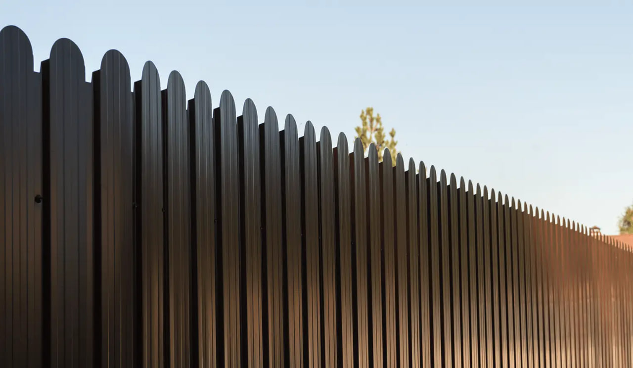 Фигурный профнастил для забора