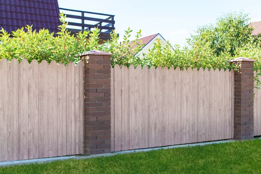 Ограждение склада профлистом