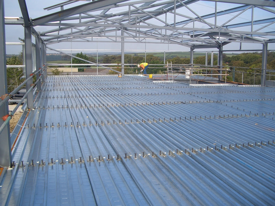 Профнастил для монолитного перекрытия на складе