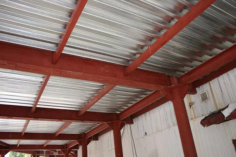 Профнастил для перекрытий на коммерческом объекте