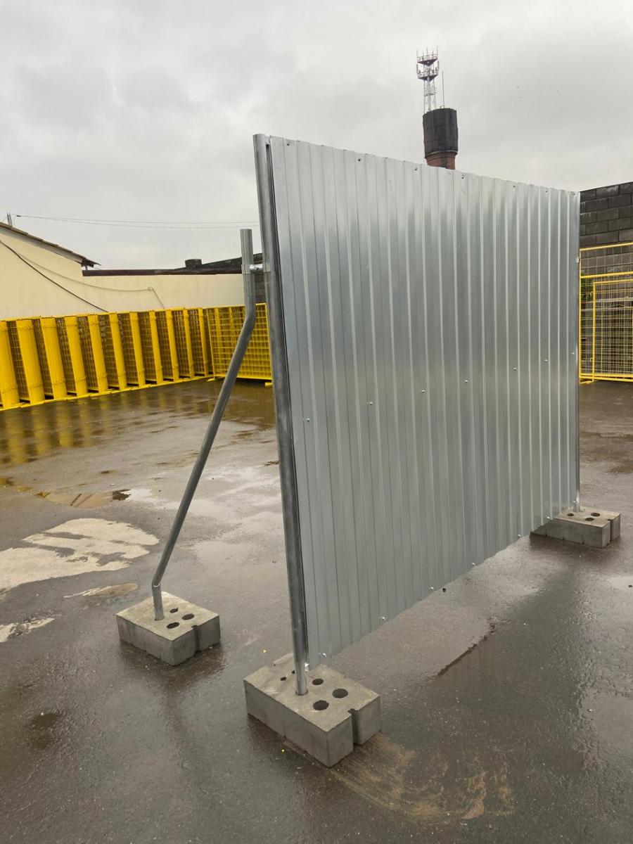 Стеновой профнастил на коммерческом объекте